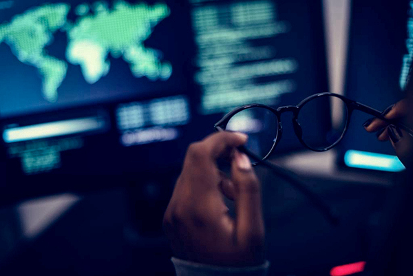 千元眼鏡成本僅20塊，6億近視人口的“暴利”行業(yè)真相